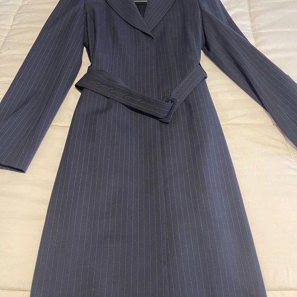 Like NEW Brooks Brothers dress. Navy pinstriped. Size 10 Excellent condition - Picture 7 of 10